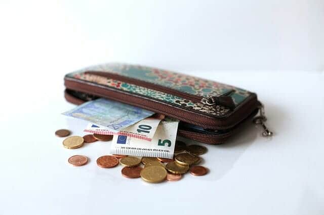 Jaga fisik uang rupiah dengan baik pada dompet