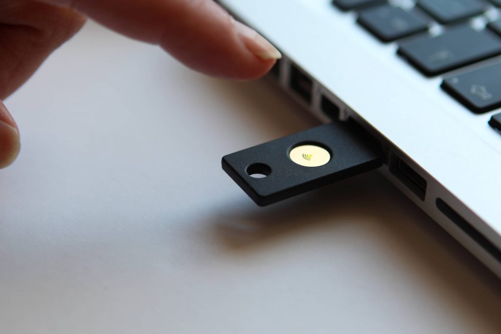 Google Berbagi YubiKey Gratis Senilai 30 Dollar via yubico.com