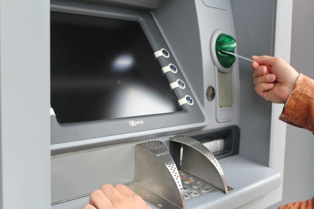 Waspadai Teknik Kejahatan Skimming ATM, Bagi Anda yang Memiliki Kartu Debit Wajib Membaca Artikel Ini