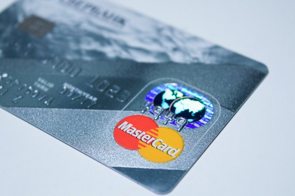 Kapan Sebaiknya Menggunakan Uang Cash, Kartu Debit, dan Kartu Kredit?