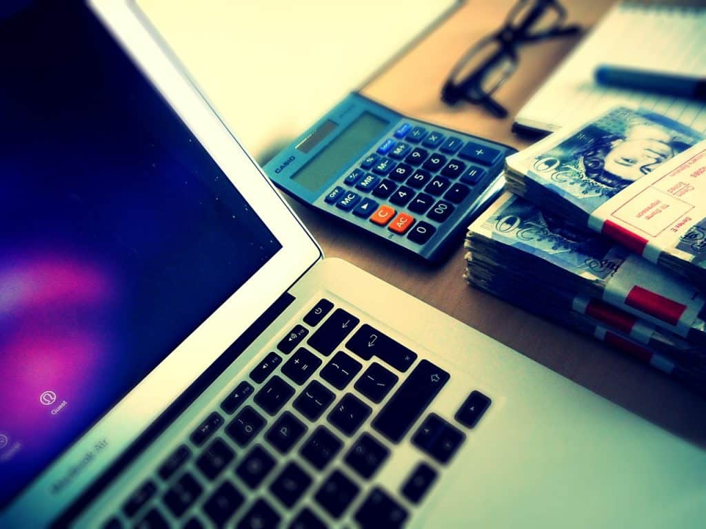 Di Indonesia serangan terhadap nasabah yang menggunakan akun internet banking, terhitung sudah ada ratusan miliar rupiah kerugian atas kejadian tersebut.