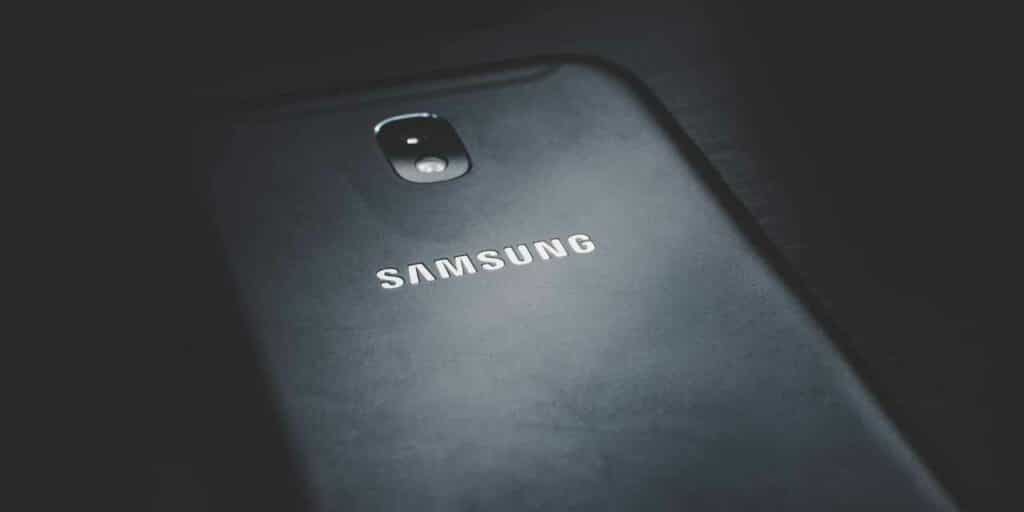 HEMAT MEMORY INTERNAL DENGAN MENGHAPUS APLIKASI BAWAAN SAMSUNG