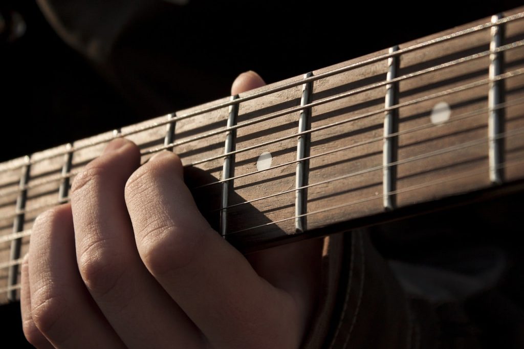 Mudahnya Tuning Gitar dengan Smartphone Android