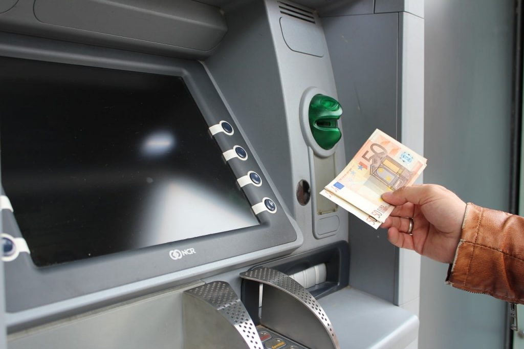 Mengenal Lebih Dekat Apa Itu Uang Elektronik