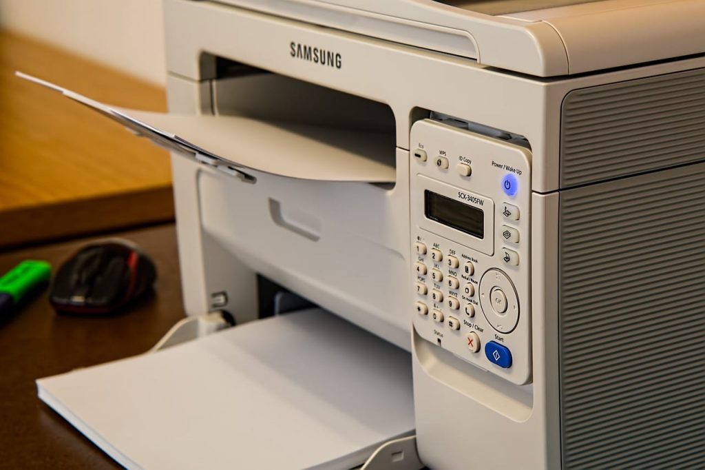 Tidak ingin menyusun ulang hasil print dokumen yang ratusan lembar? Ini ada tips print dokumen agar hasilnya sesuai dengan halamannya langsung.