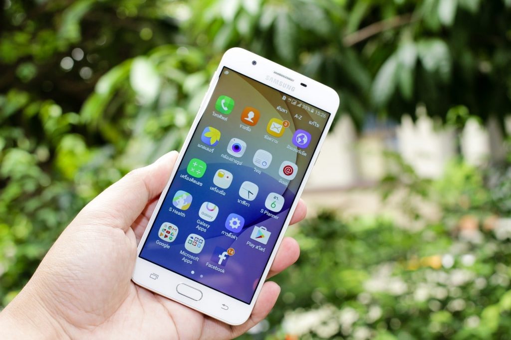 Pihak google menyarankan untuk segera update aplikasi google yang terinstal di smartphone. Jika tidak, Anda tidak bisa lagi menggunakan layanan mereka.