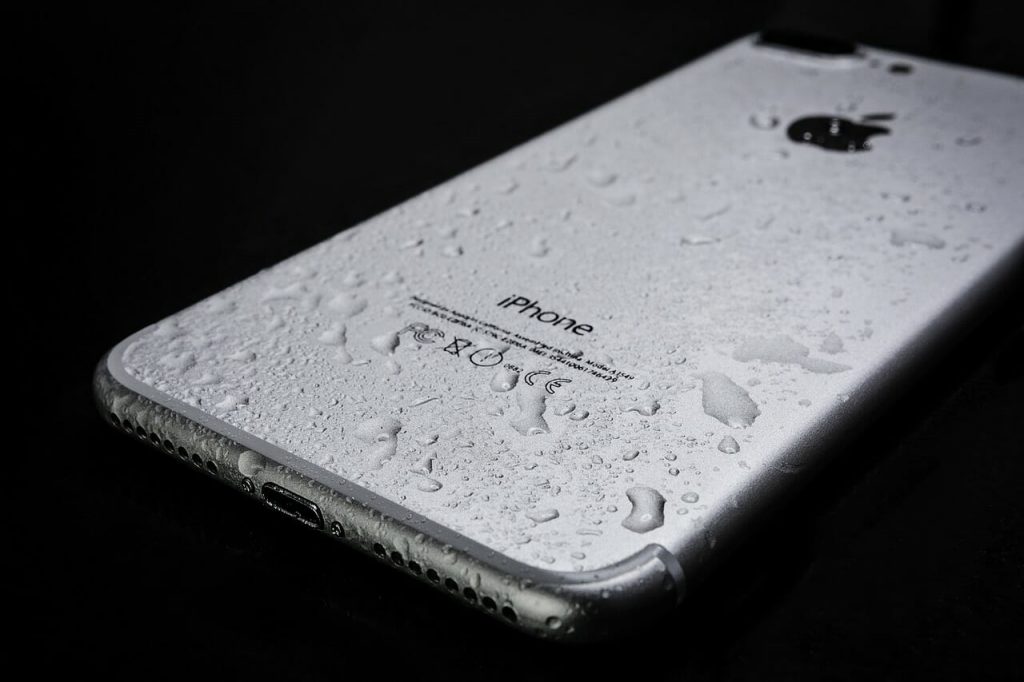 Beginilah Cara Mudah Menyelamatkan Smartphone yang Basah