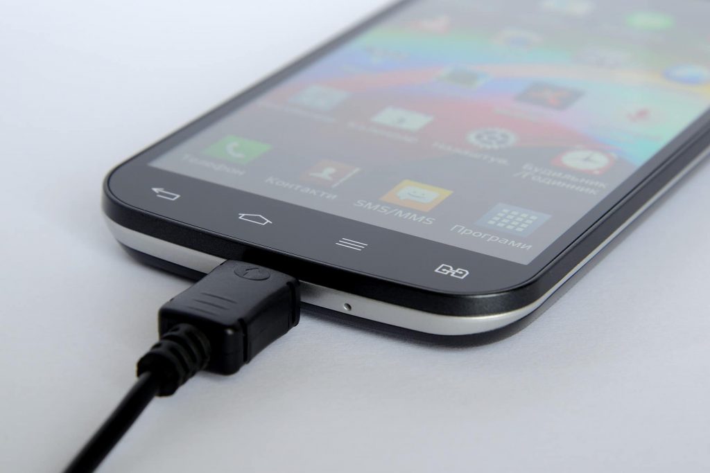 Tips Ngecas HP Android agar Cepat Terisi Penuh