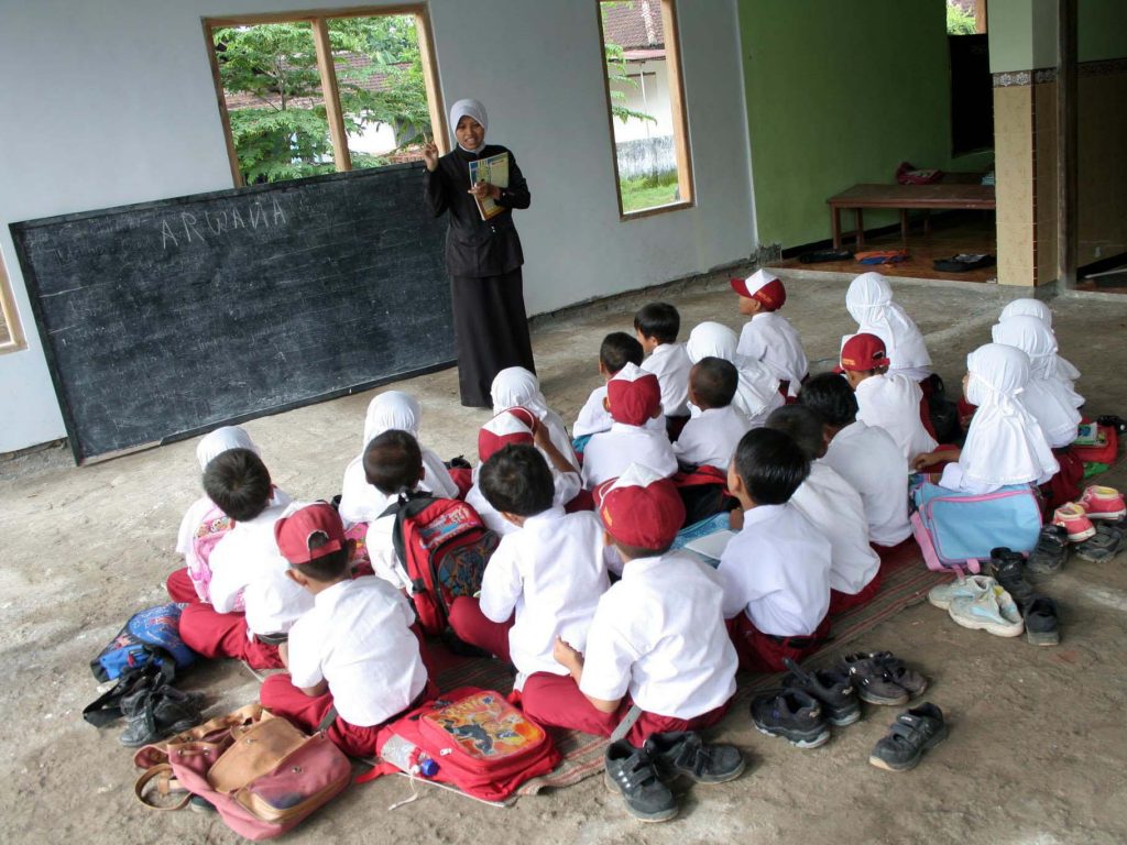 Kaitan antara sekolah dan proses berpikir seseorang 3 September 29th, 2026 • Blog Situstarget Kaitan antara sekolah dan proses berpikir seseorang via hidayatullah.com