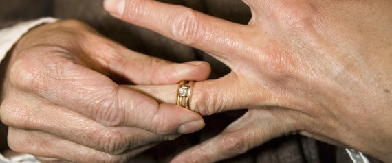 Cincin Emas Tersangkut di Jari? Ini Solusinya 3 September 30th, 2026 • Blog Situstarget Cara umum melepaskan cincin yang tersangkut yaitu dengan cara ini