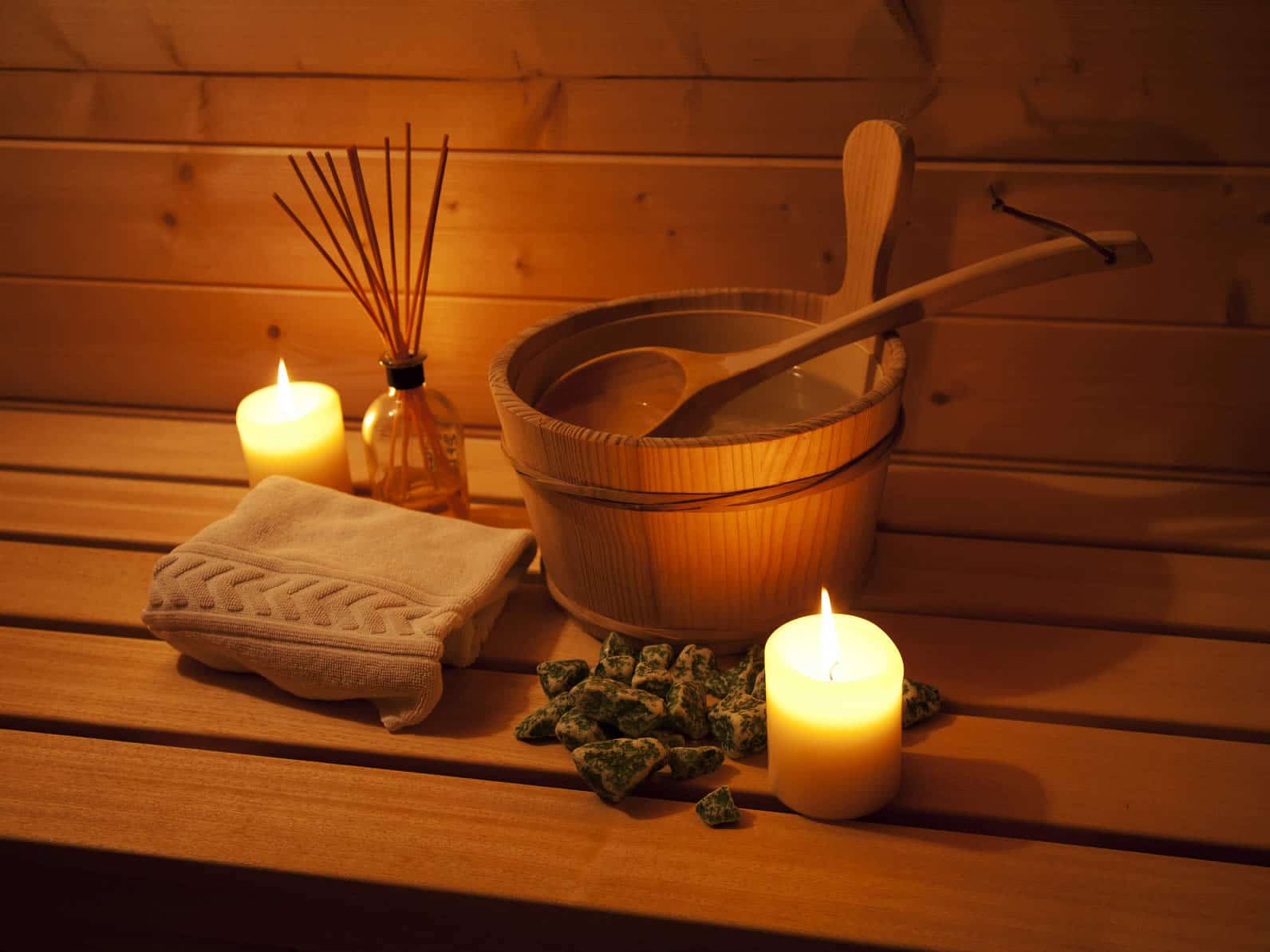 Sebelum mandi air panas atau sauna lepas dahulu emas perhiasan yang Anda pergunakan via <a href="http://fabsauna.com/wp-content/uploads/2015/02/sauna.jpg">fabsauna.com</a>