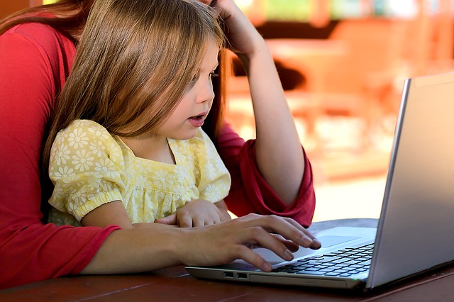 Perbedaan antara native digital dengan foreign digital antara anak dengan orangtua mereka