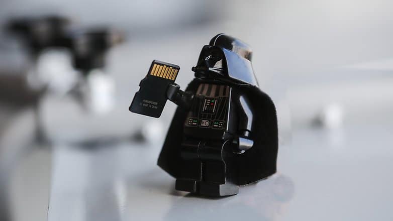 Hal-hal yang Perlu Anda Perhatikan Sebelum Membeli atau Mengganti Kartu MicroSD untuk Smartphone 4 September 30th, 2026 • Blog Situstarget Perhatikan fitur dari kartu microSD yang ditawarkan oleh produsen