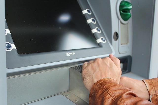 Setiap Orang Berpotensi Terkena Serangan Hacking, Shoulder Surfing! Ini Penjelasan dan Cara Menghindarinya 3 September 30th, 2026 • Blog Situstarget Cara memasukkan PIN yang benar dan aman di ATM
