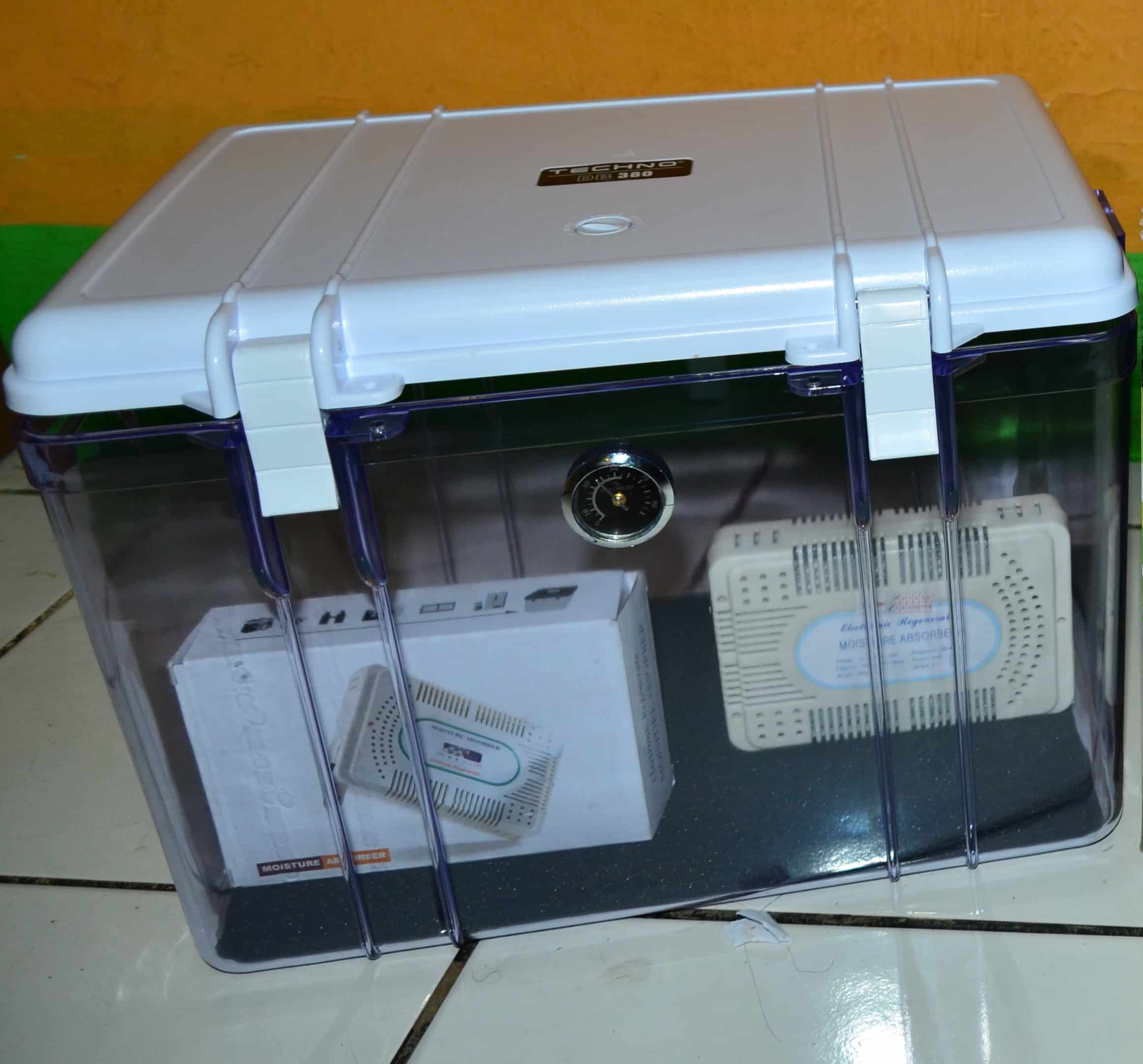 Beginilah Cara Mudah Menyelamatkan Smartphone yang Basah 8 September 30th, 2026 • Blog Situstarget Cara mengeringkan HP basah menggunakan dry box dan silica gel