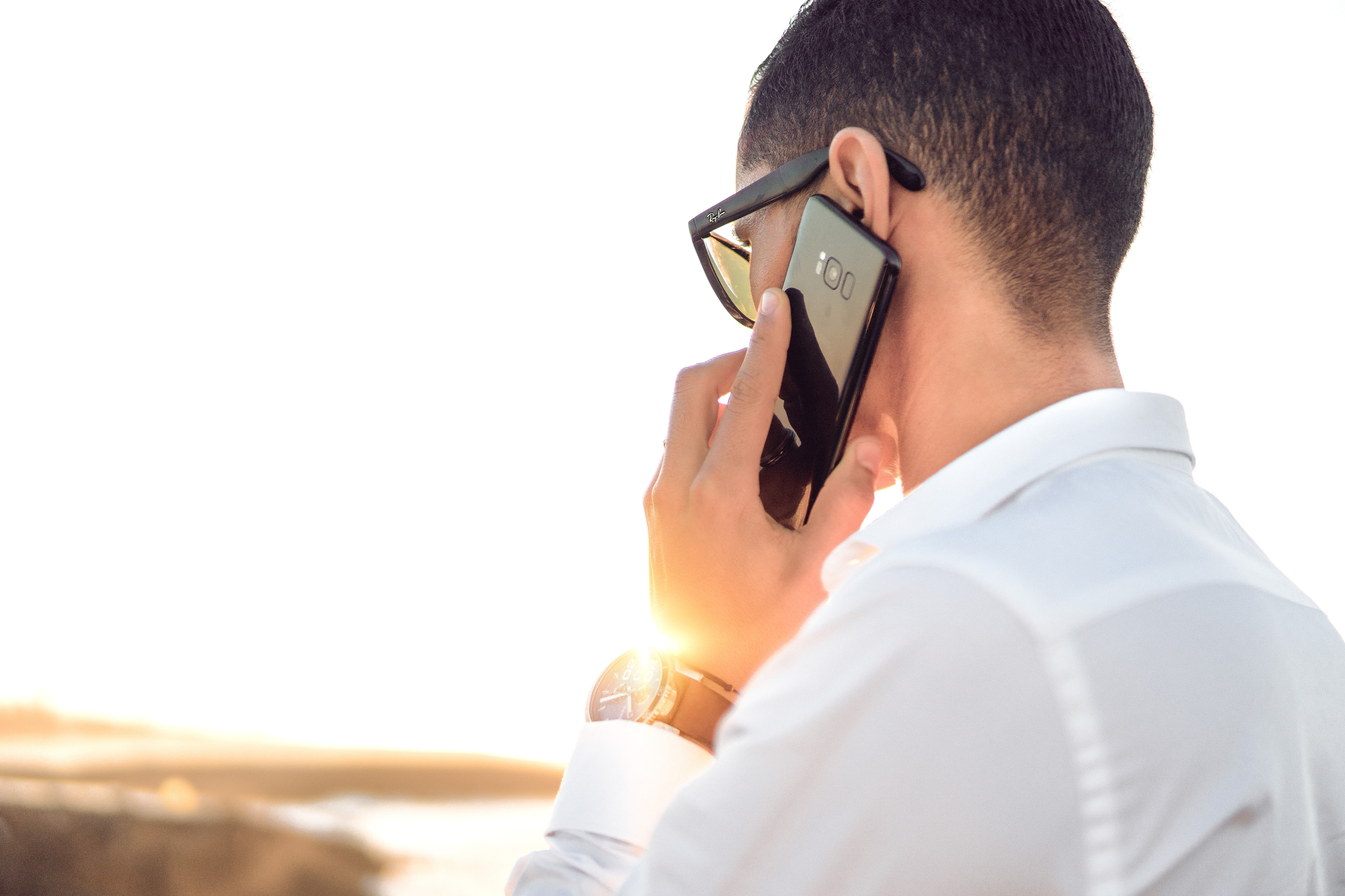 Selalu perbaharui nomor handphone yang terhubung dengan layanan internet, mobile, dan SMS banking