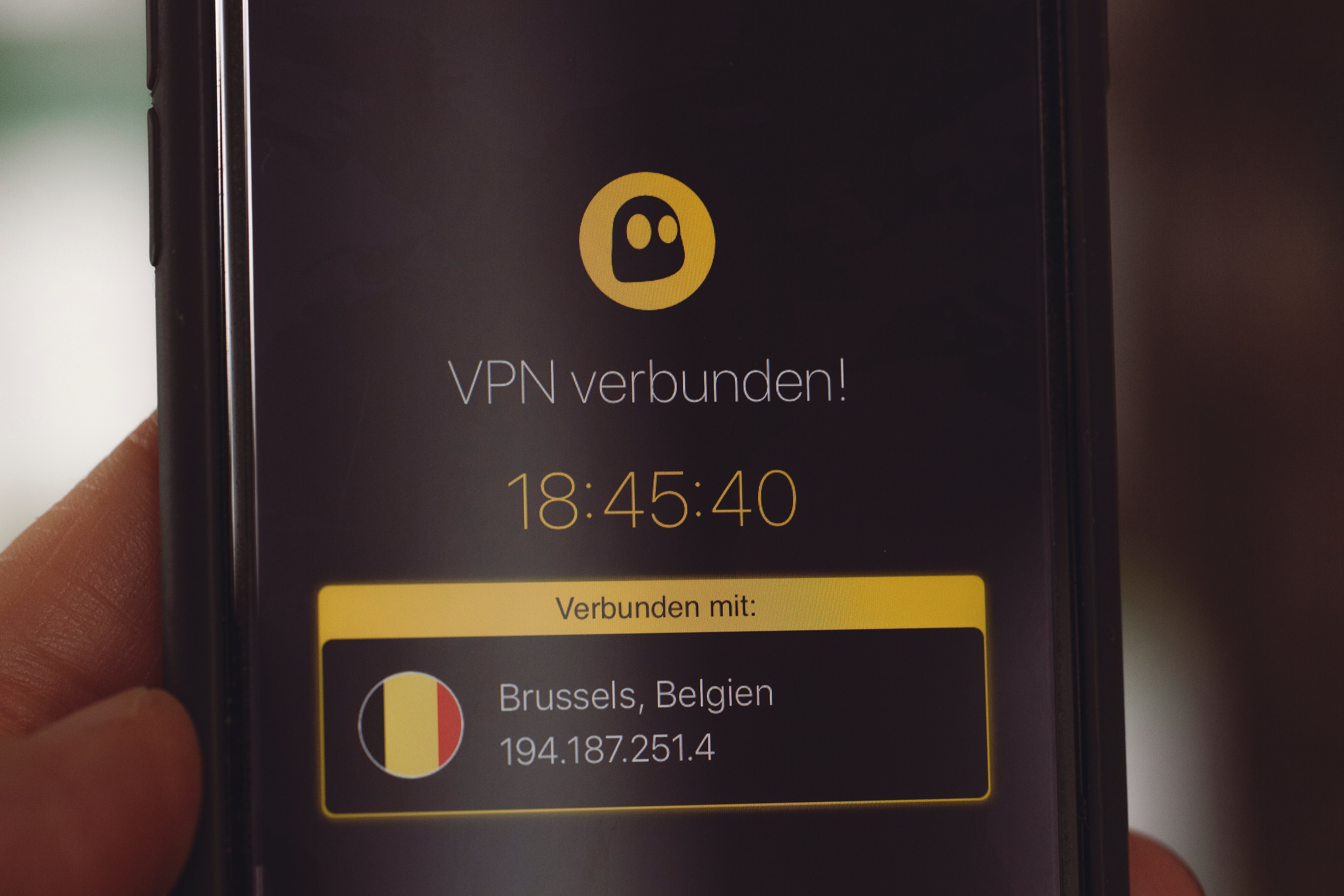 VPN gratisan kadang tidak aman, lebih baik menggunakan vpn berbayar atau tidak menggunakan VPN sama sekali.