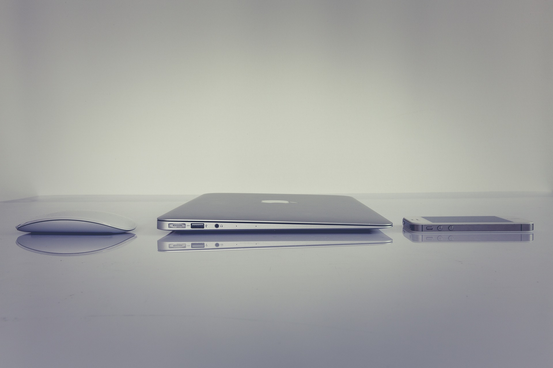 Ini Beberapa Tanda Kalau Kamu Harus Ganti Macbook Kamu dengan Yang Lain 8 Oktober 3rd, 2026 • Blog Situstarget office-1730939_1920